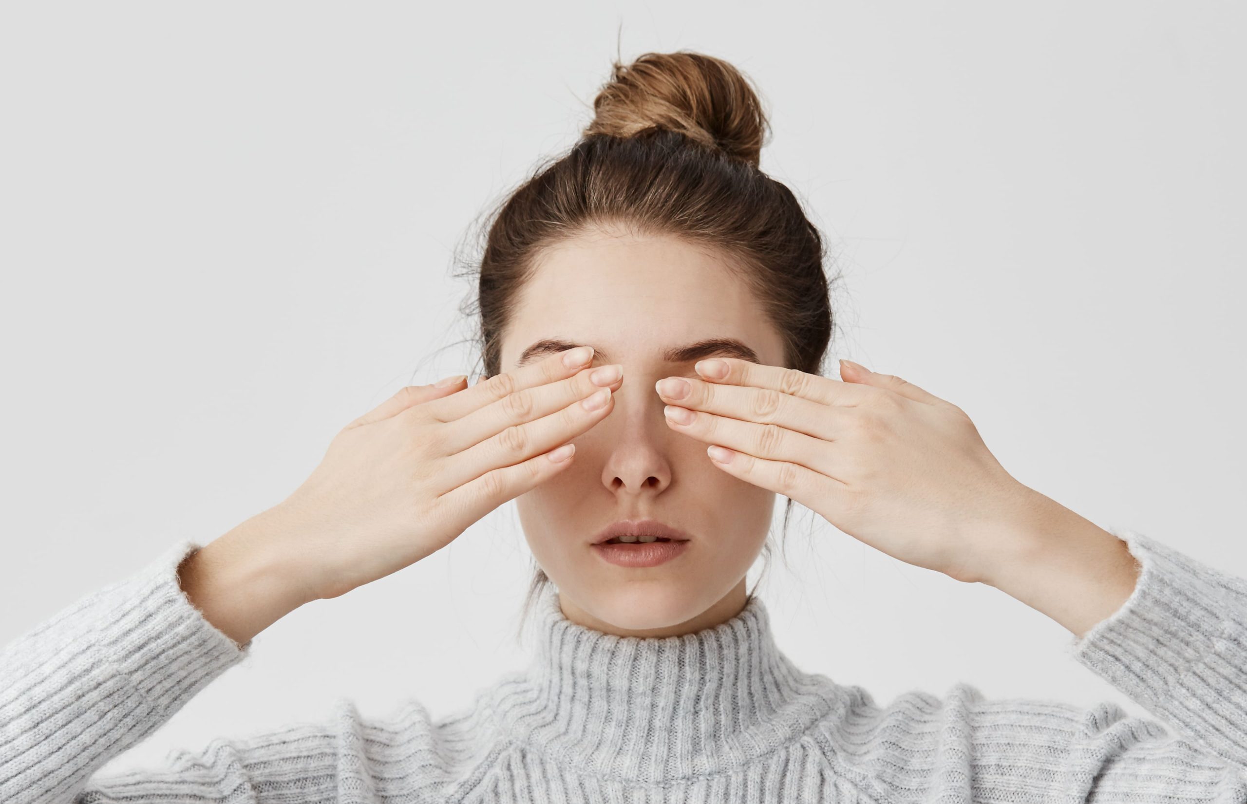 Latihan Ringan untuk Membuat Mata Lebih Rileks Saat Bekerja